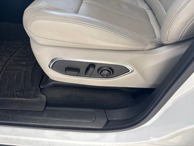 2024 Jeep Wagoneer Base
