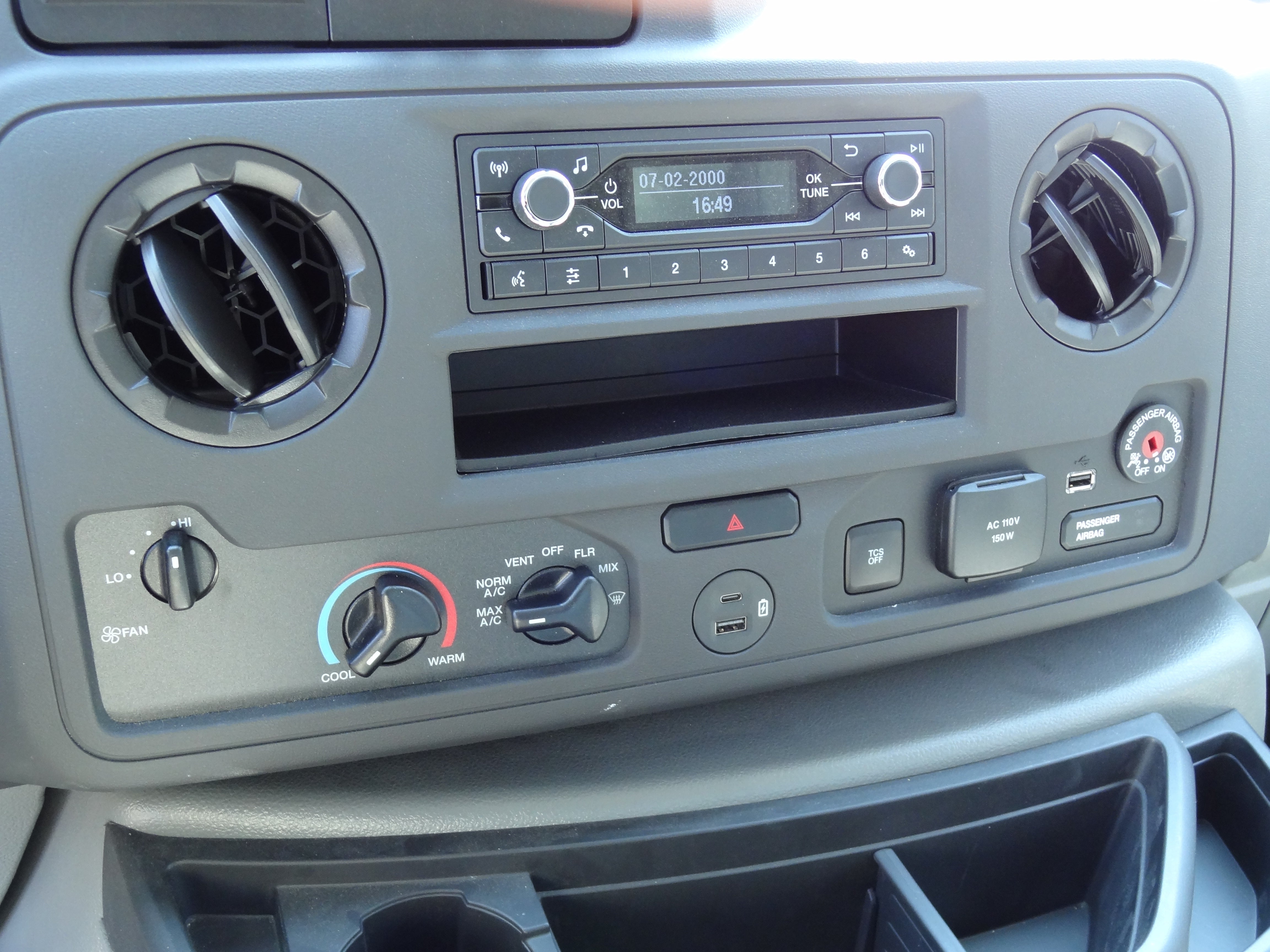 2026 Ford Econoline Cutaway E-350 SRW