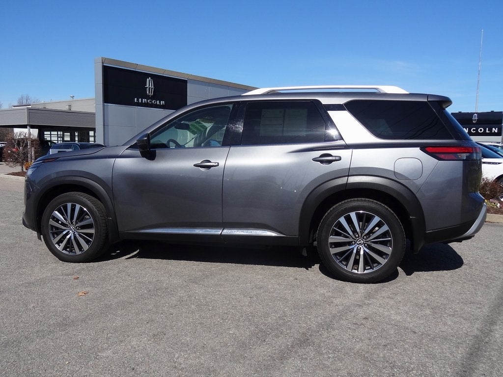 2022 Nissan Pathfinder Platinum