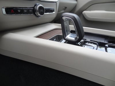 2022 Volvo XC60 B5 Momentum